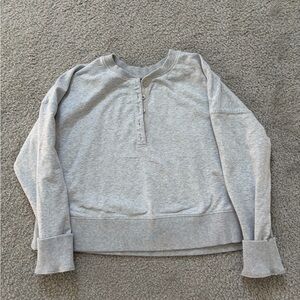 Vuori Women’s Grey Crewneck Sweatshirt